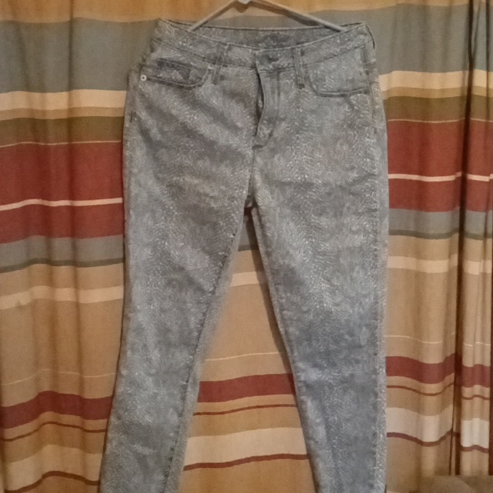 Universal Thread, 8, Leopard